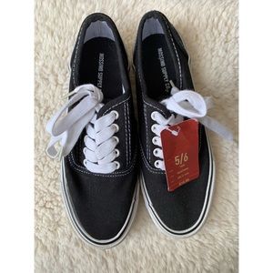 Mission Target Black White canvas casual sneakers